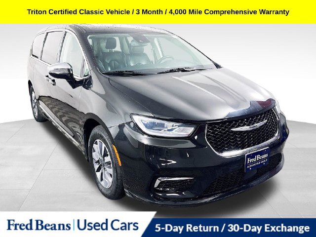 2023 Chrysler Pacifica Hybrid Minivan 