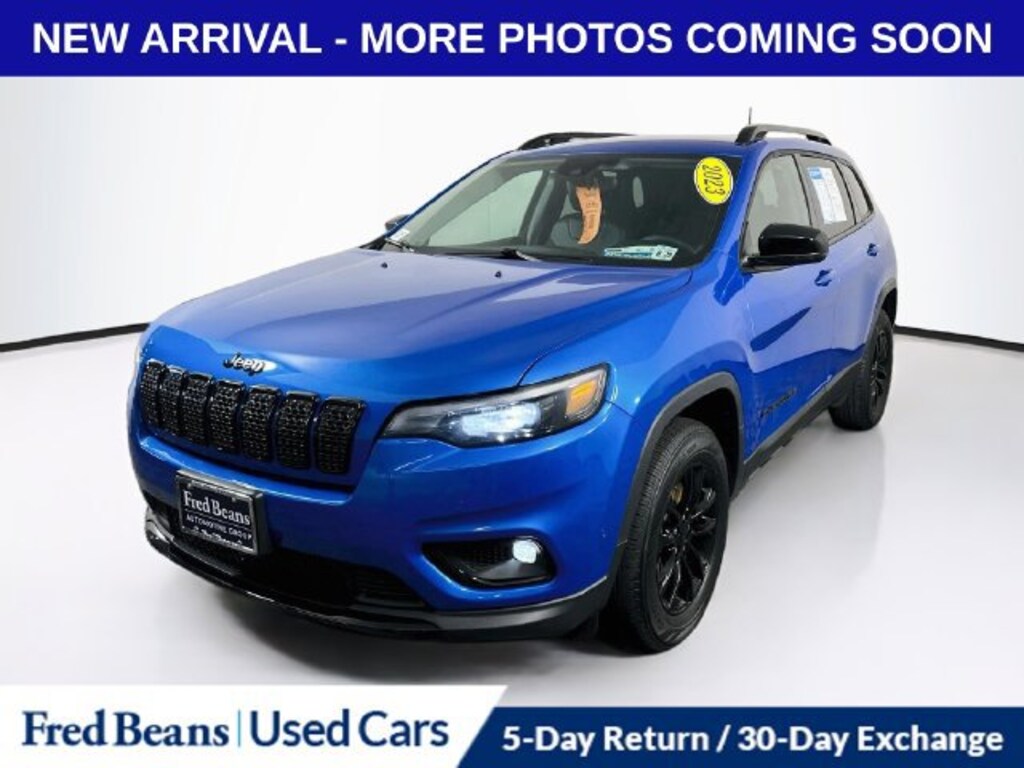 Used 2023 Jeep Cherokee Altitude Lux 4x4 SUV