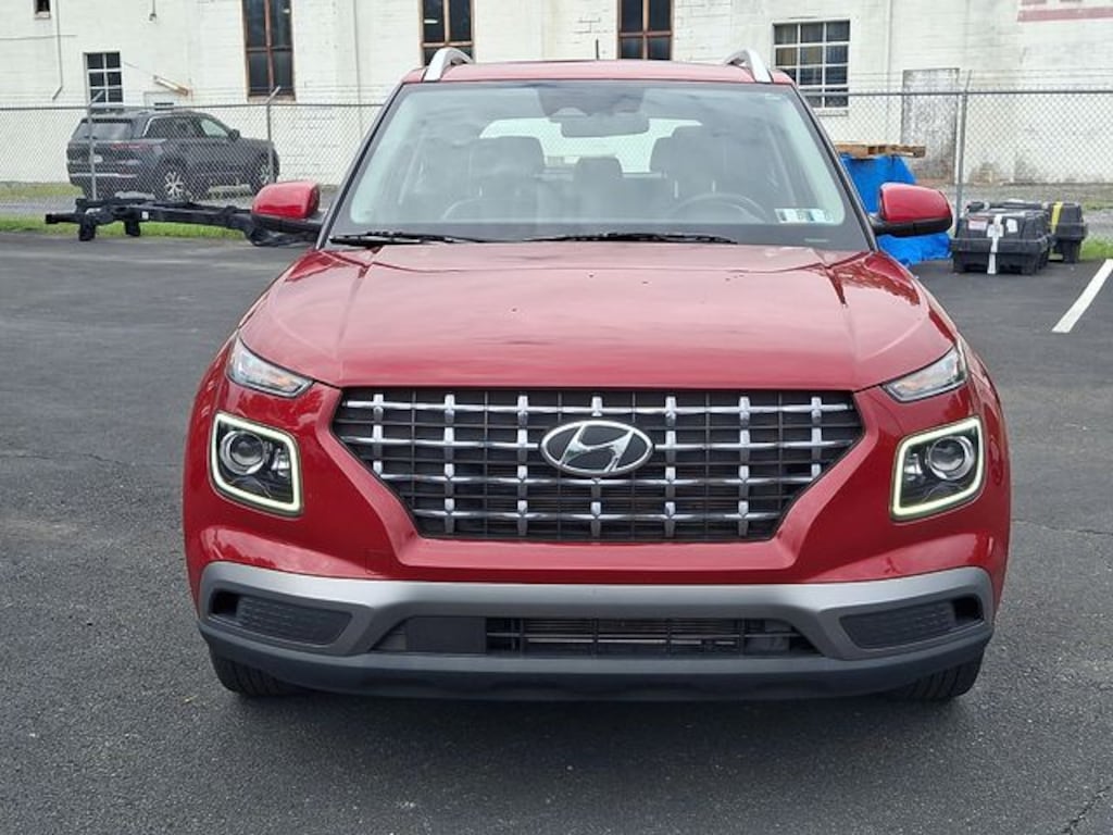 Used 2023 Hyundai Venue Limited SUV
