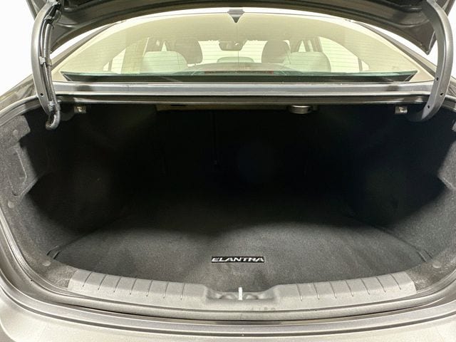 2020 Hyundai Elantra Limited - Photo 30