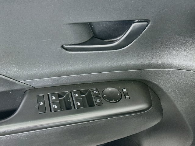 2024 Hyundai Kona SE - Photo 22