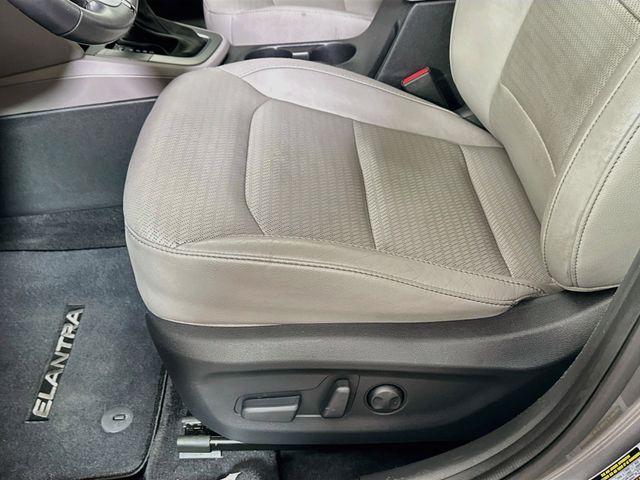 2020 Hyundai Elantra Limited - Photo 24