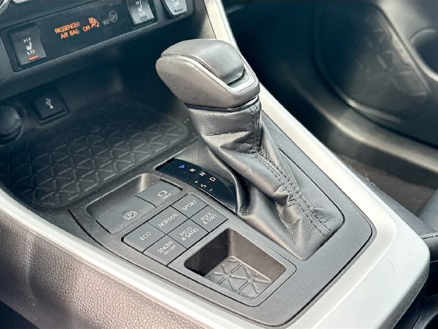 2021 Toyota RAV4 XLE Premium - Photo 21