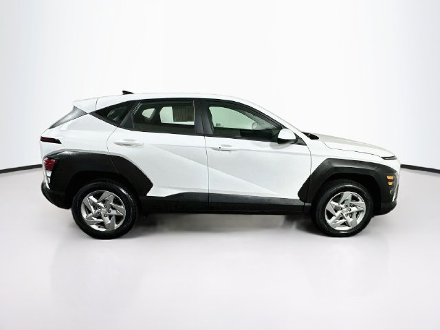 2024 Hyundai Kona SE - Photo 10
