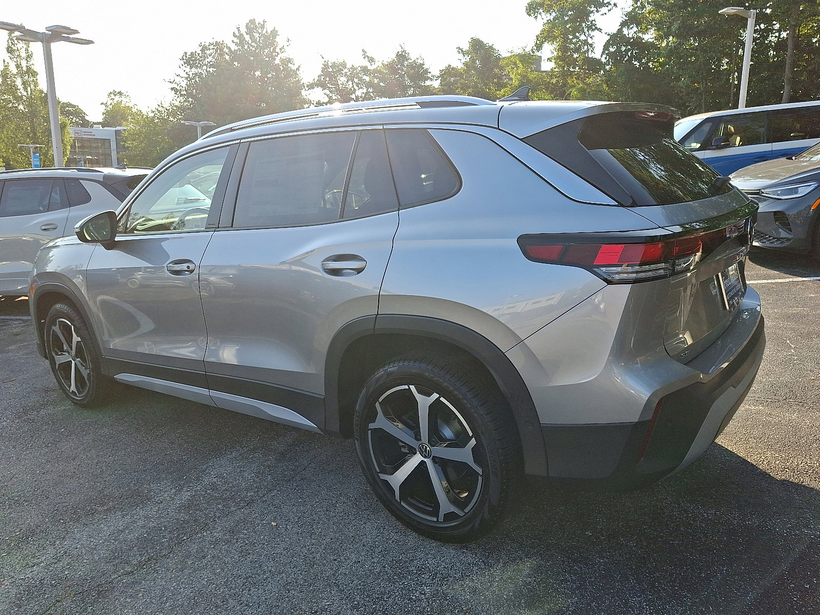 New 2025 Volkswagen Tiguan 2.0T SE SUV