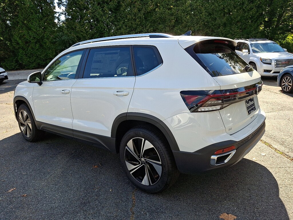 New 2025 Volkswagen Taos 1.5T SE SUV