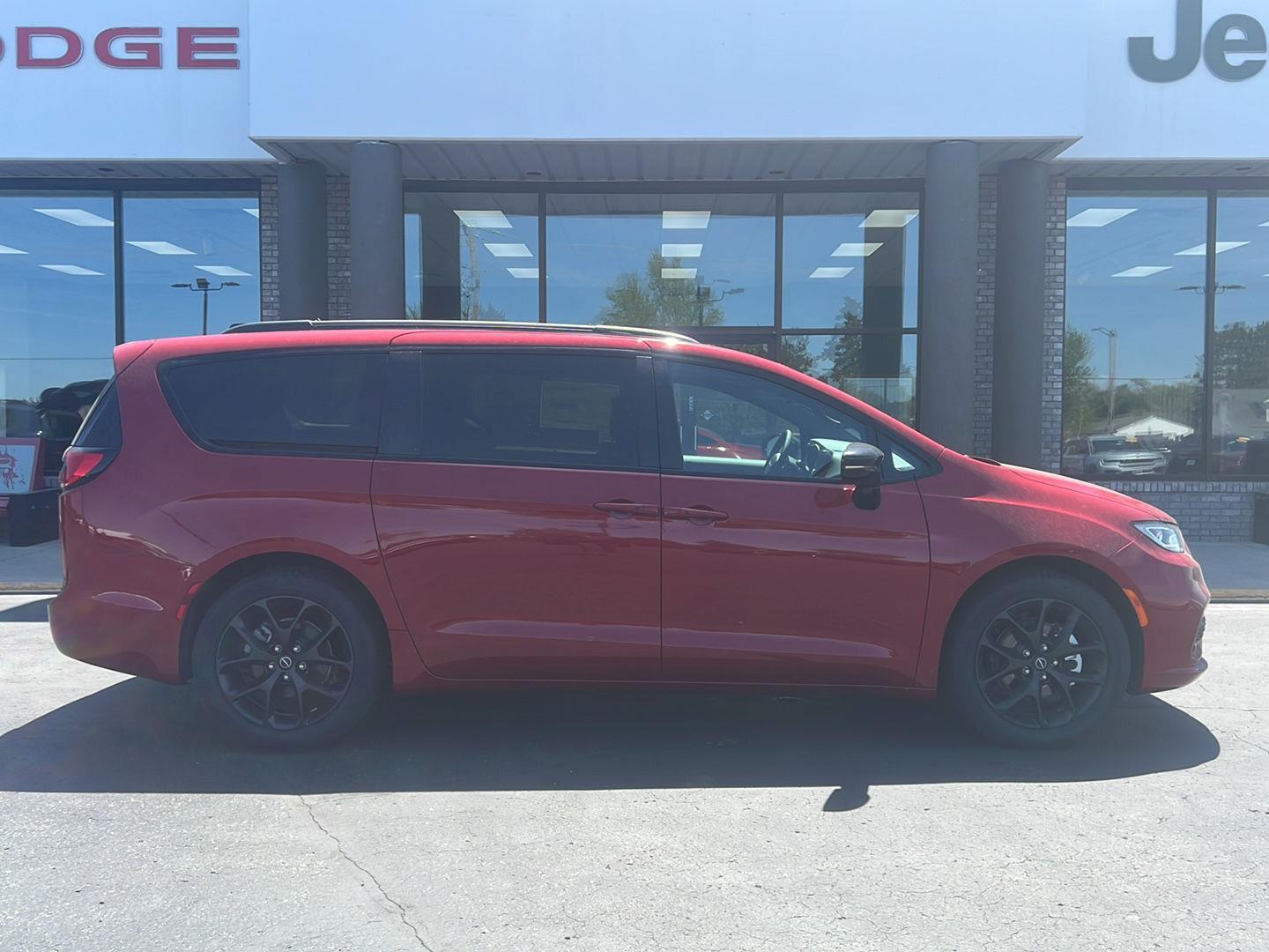 2026 Chrysler Pacifica Select - Photo 2