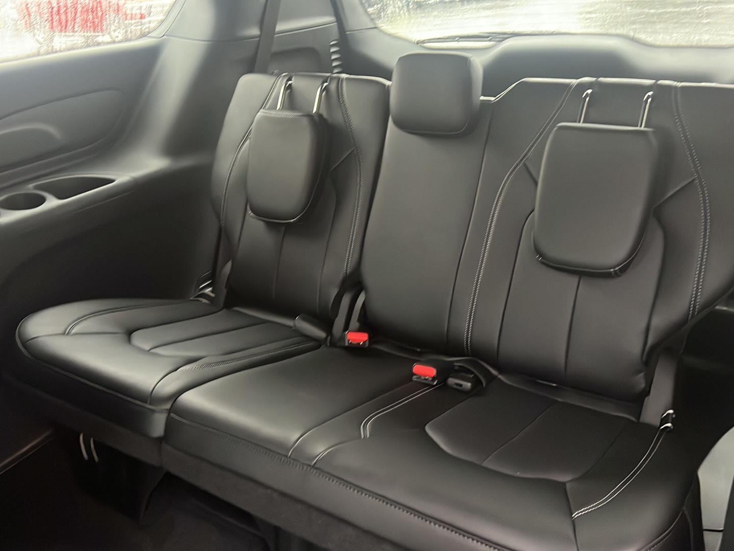 2026 Chrysler Pacifica Select - Photo 13