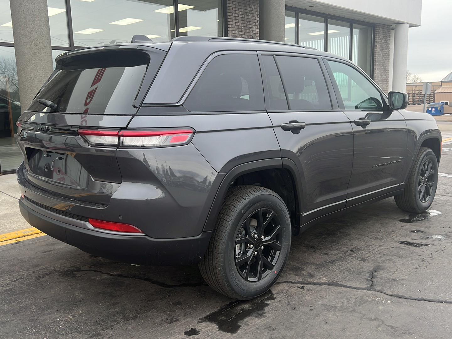 2026 Jeep Grand Cherokee Laredo - Photo 3