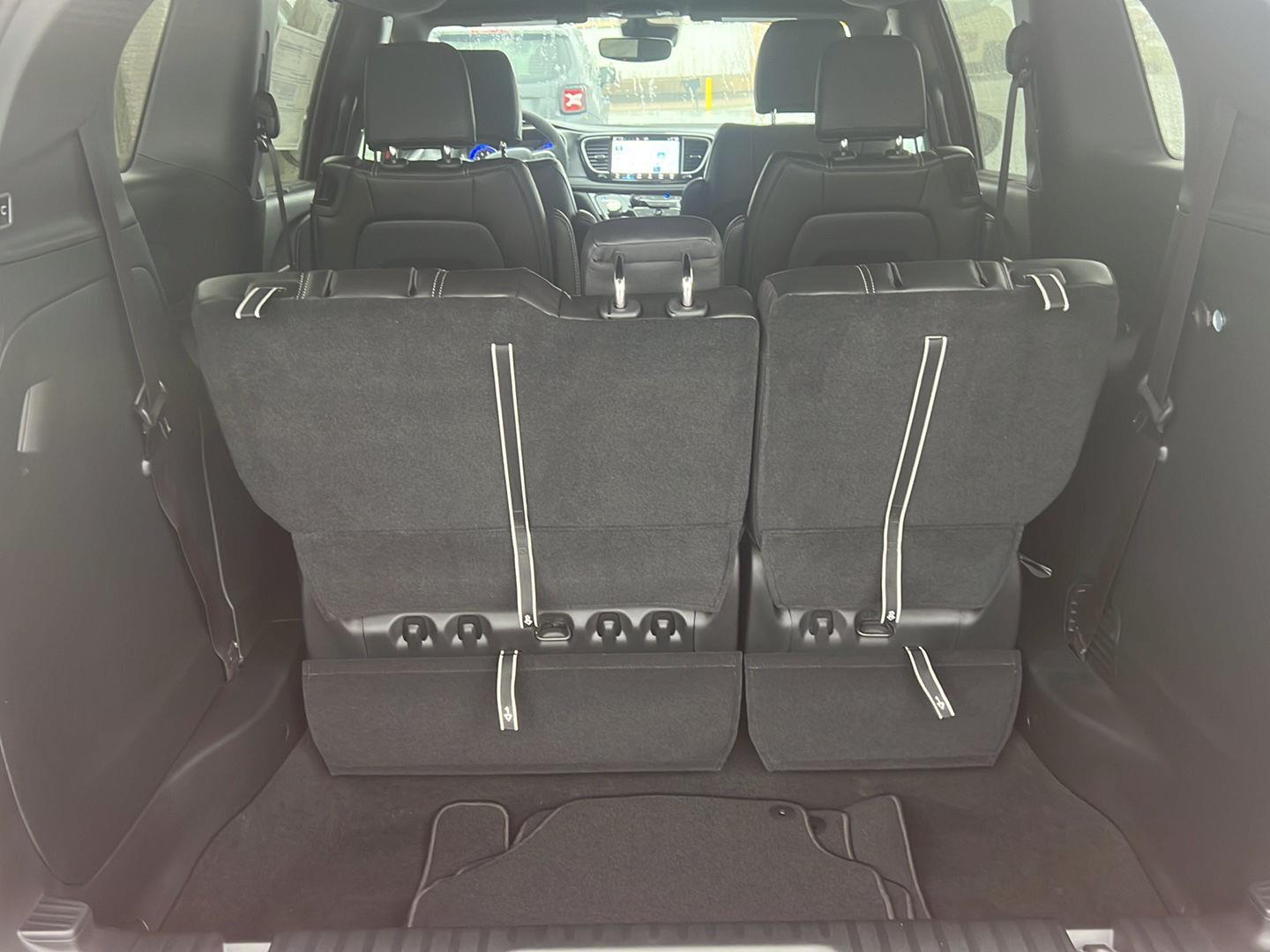 2026 Chrysler Pacifica Select - Photo 17