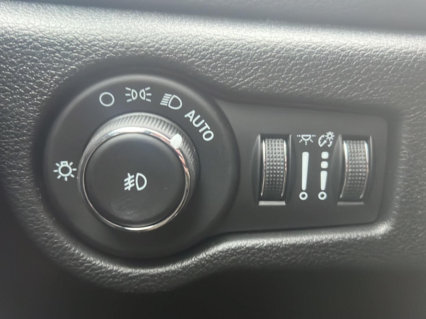 2026 Chrysler Pacifica Select - Photo 11