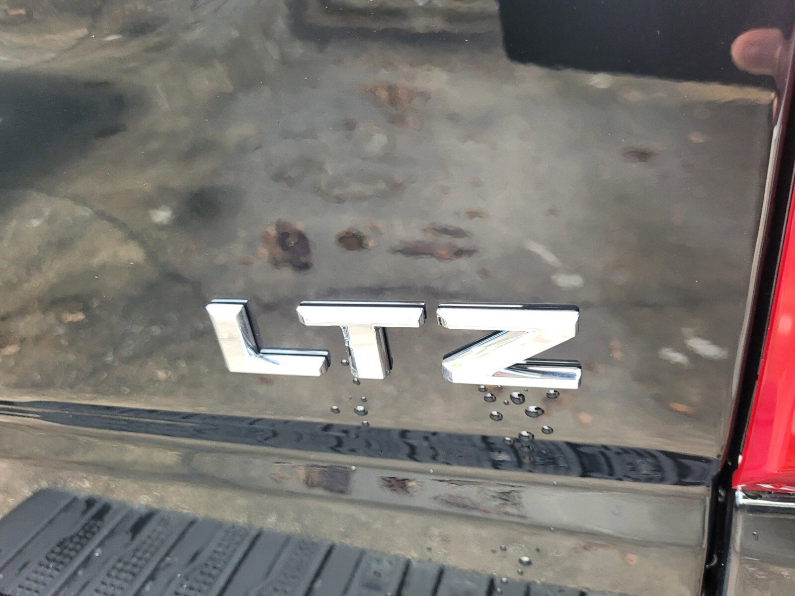 2025 Chevrolet Silverado 1500 LTZ - Photo 19