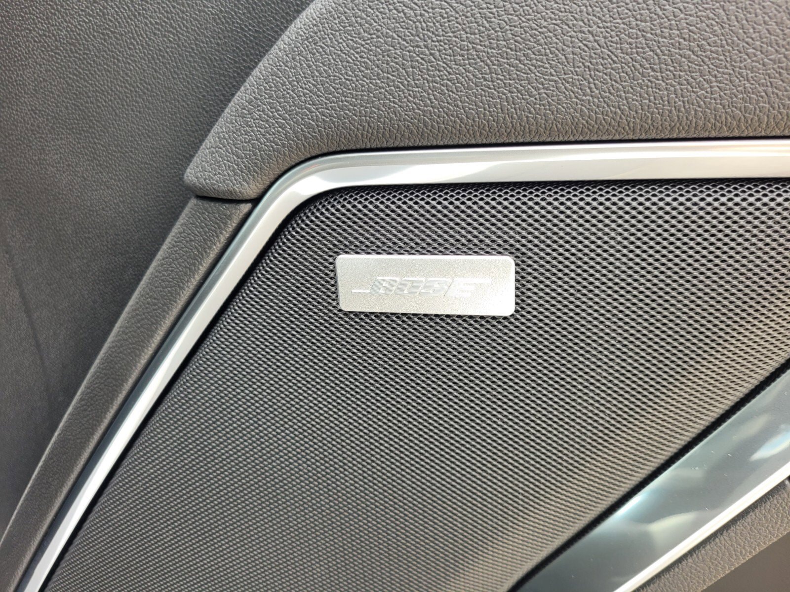 2025 Chevrolet Silverado 1500 LTZ - Photo 15