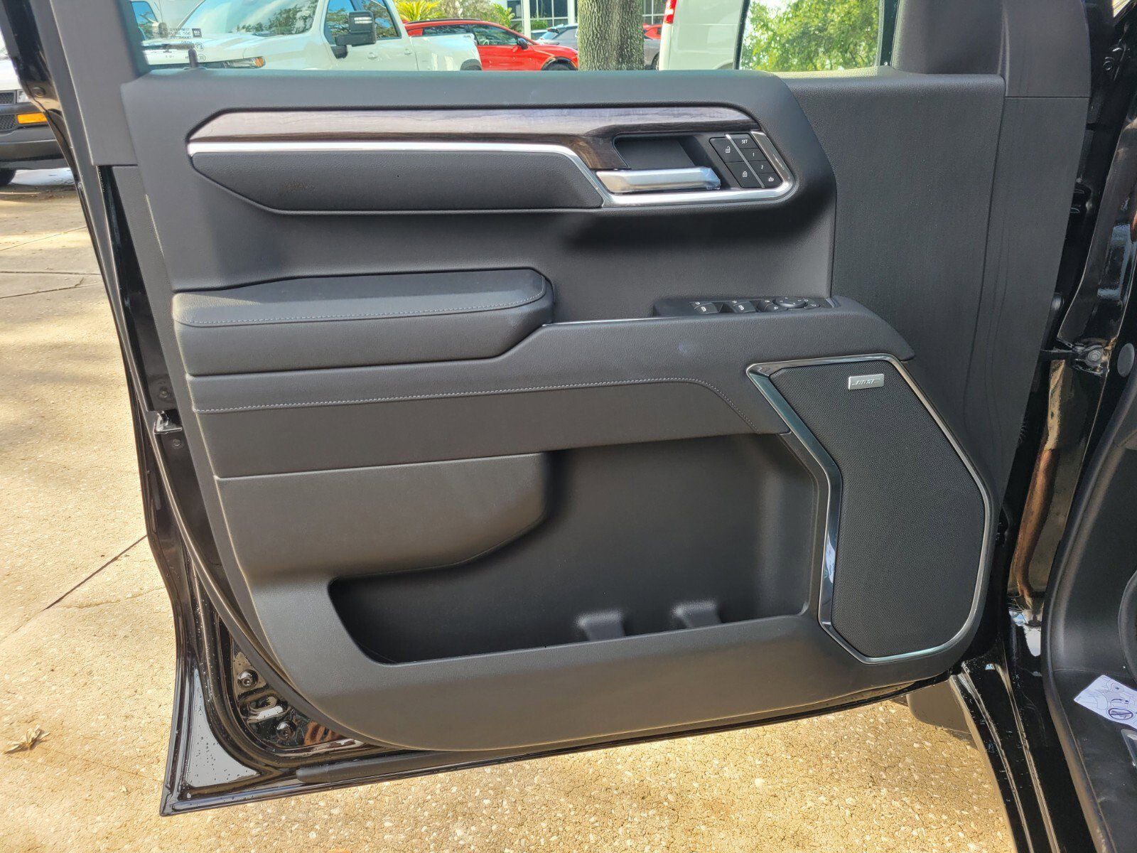 2025 Chevrolet Silverado 1500 LTZ - Photo 25