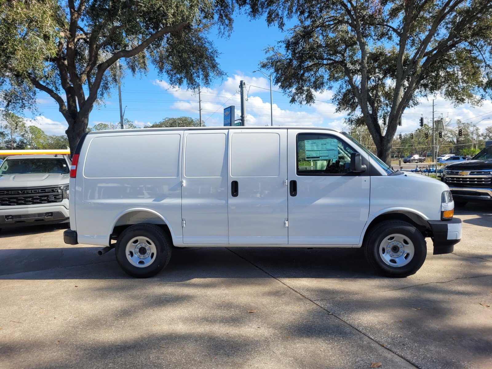 2025 Chevrolet Express Cargo Work Van - Photo 9