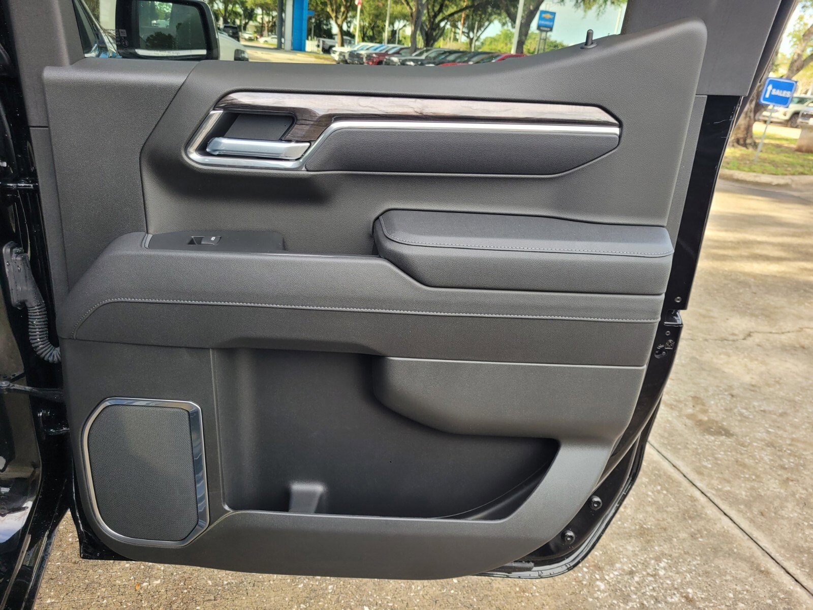 2025 Chevrolet Silverado 1500 LTZ - Photo 18