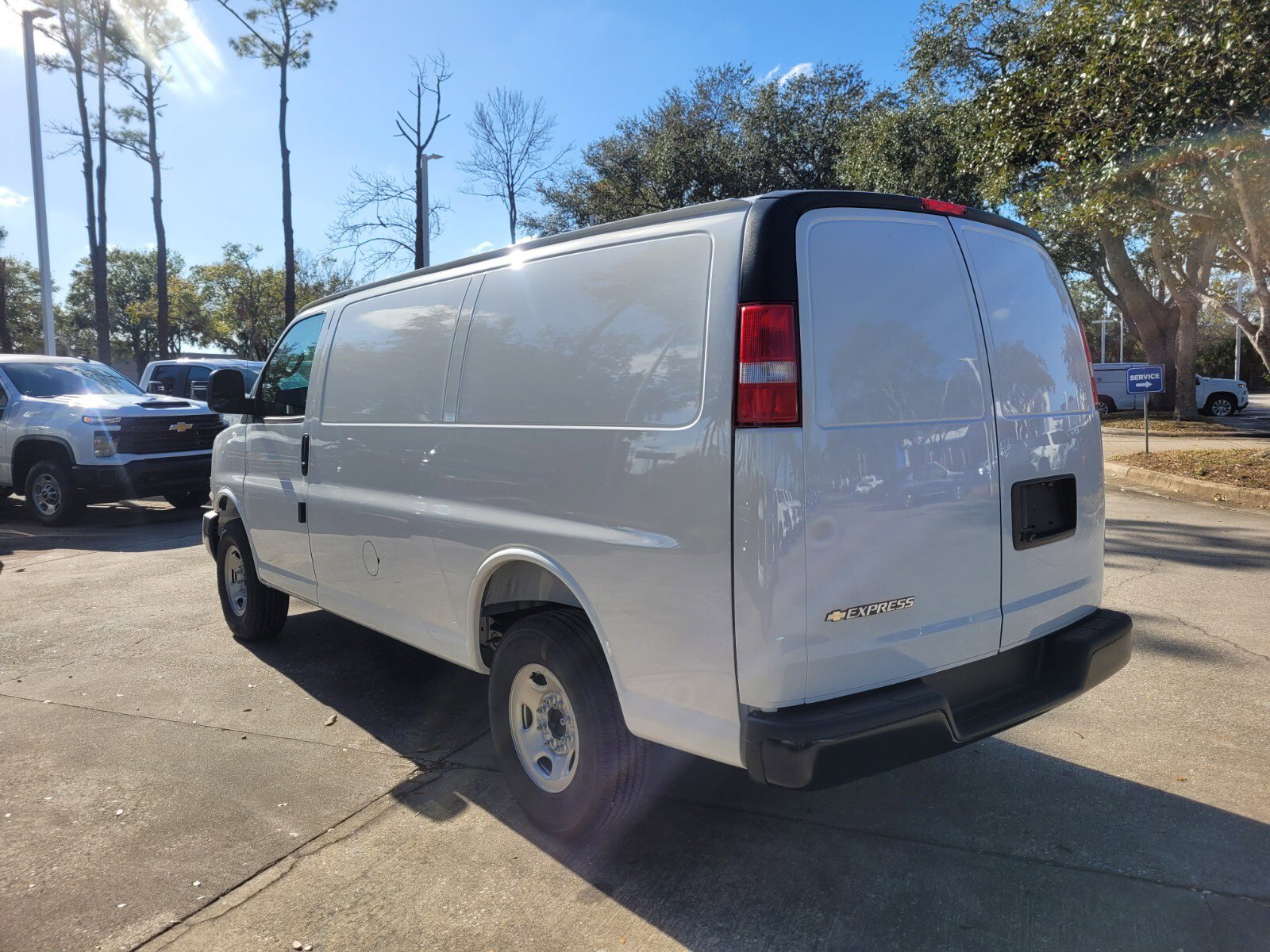 2025 Chevrolet Express Cargo Work Van - Photo 6