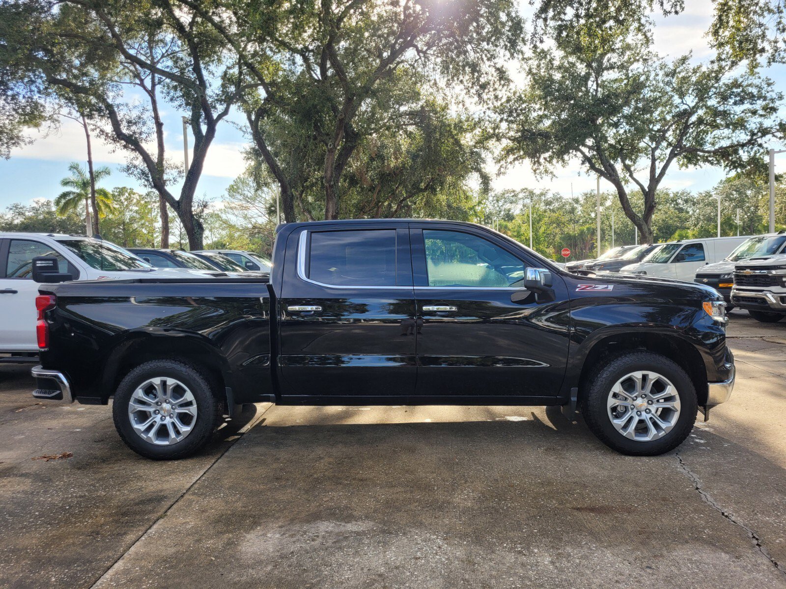 2025 Chevrolet Silverado 1500 LTZ - Photo 9