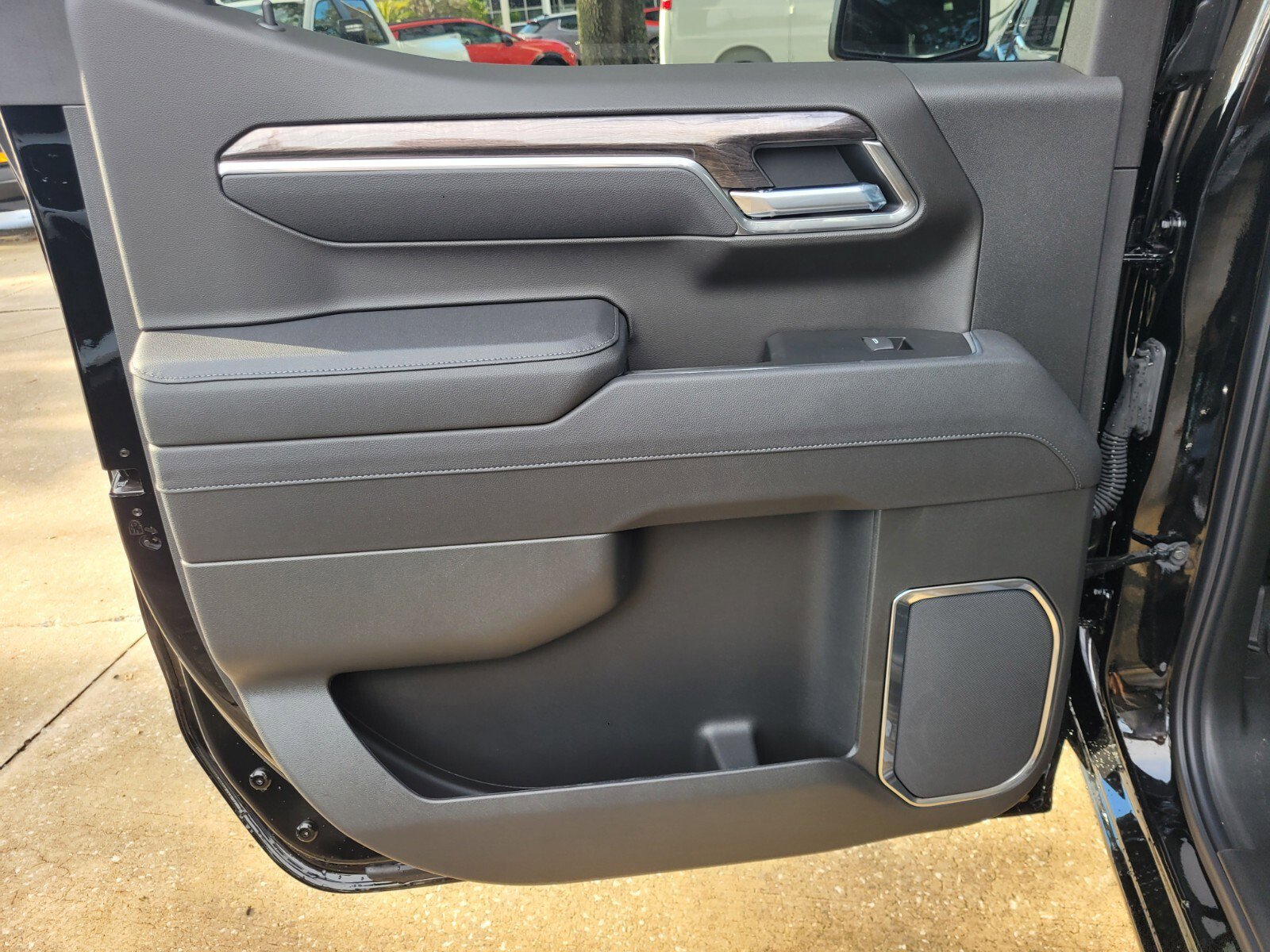2025 Chevrolet Silverado 1500 LTZ - Photo 23