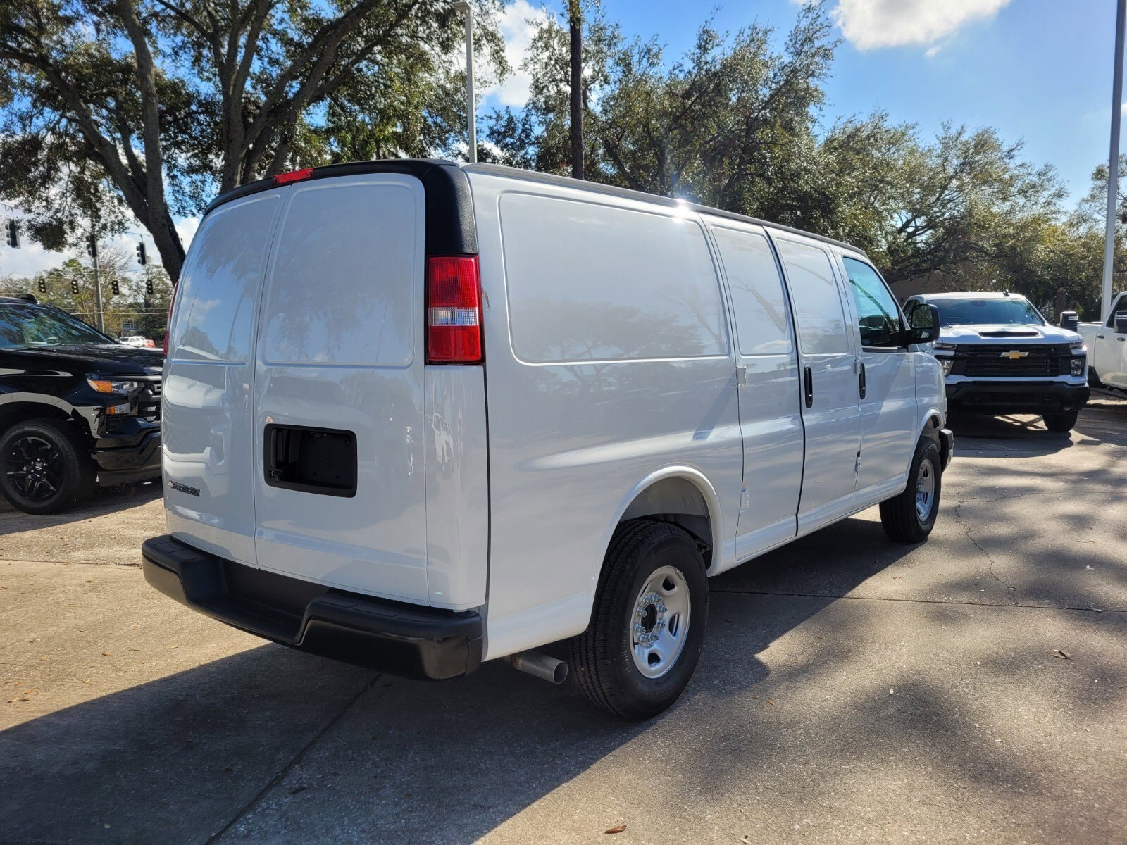2025 Chevrolet Express Cargo Work Van - Photo 8