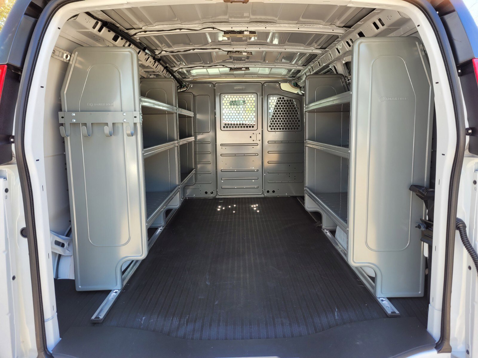 2025 Chevrolet Express Cargo Work Van - Photo 17