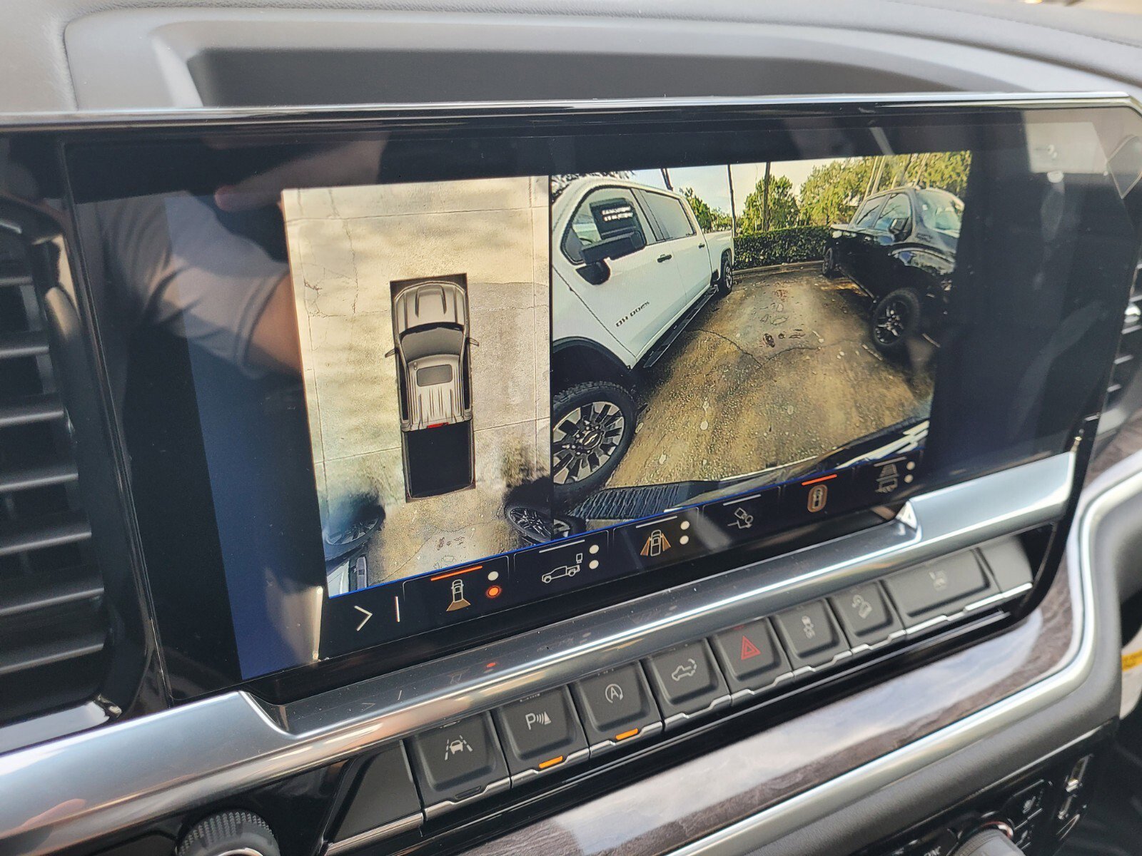 2025 Chevrolet Silverado 1500 LTZ - Photo 35