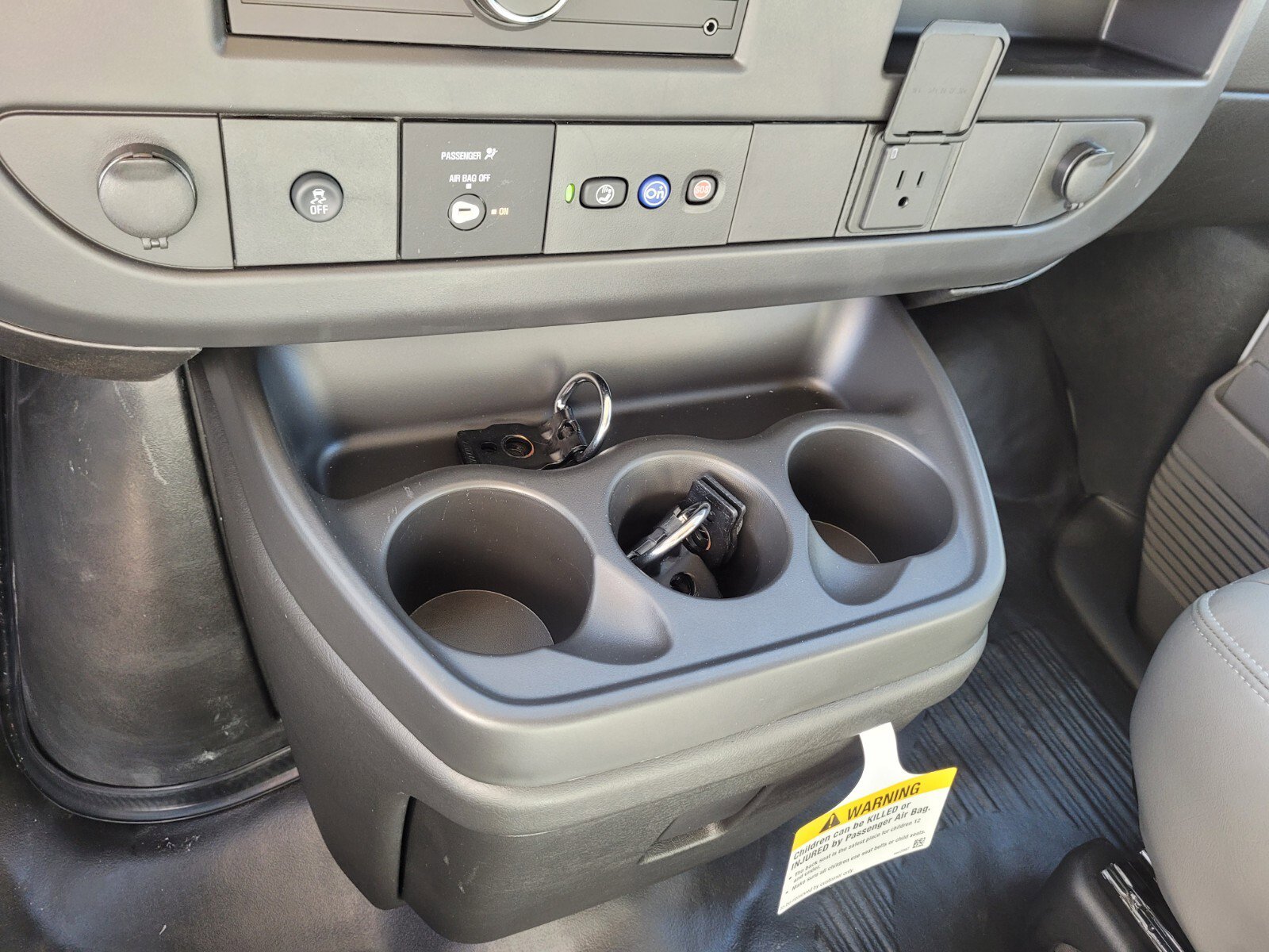 2025 Chevrolet Express Cargo Work Van - Photo 25