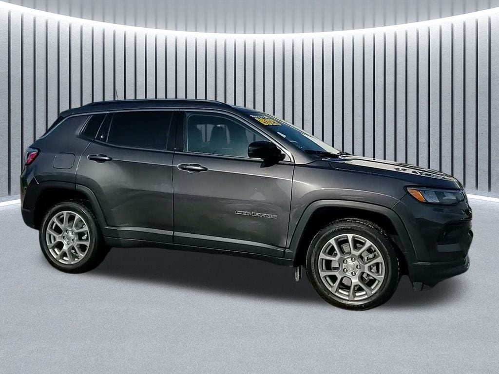 2023 Jeep Compass Latitude Lux - Photo 4