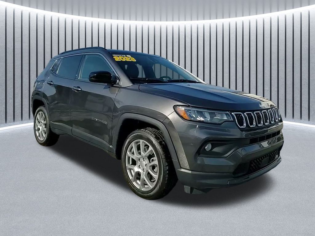 2023 Jeep Compass Latitude Lux - Photo 2