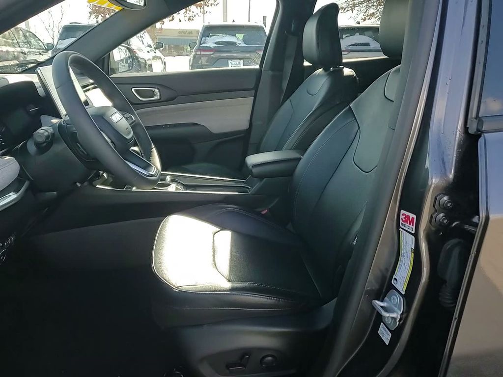 2023 Jeep Compass Latitude Lux - Photo 24