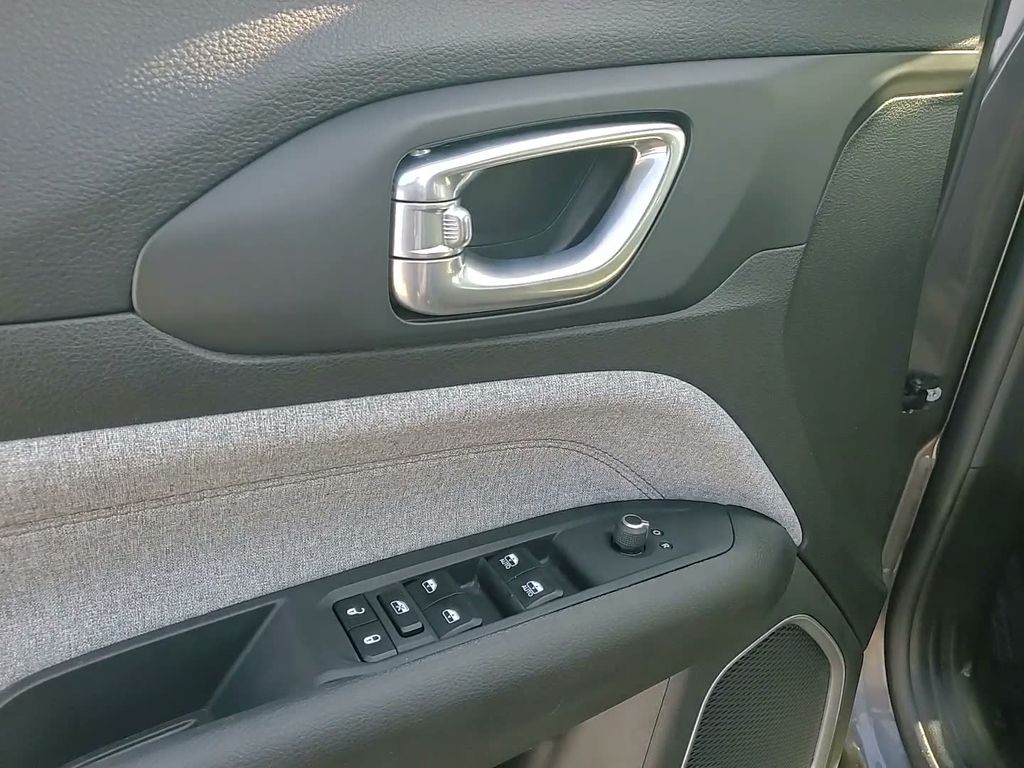 2023 Jeep Compass Latitude Lux - Photo 23