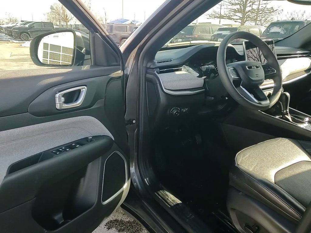 2023 Jeep Compass Latitude Lux - Photo 22