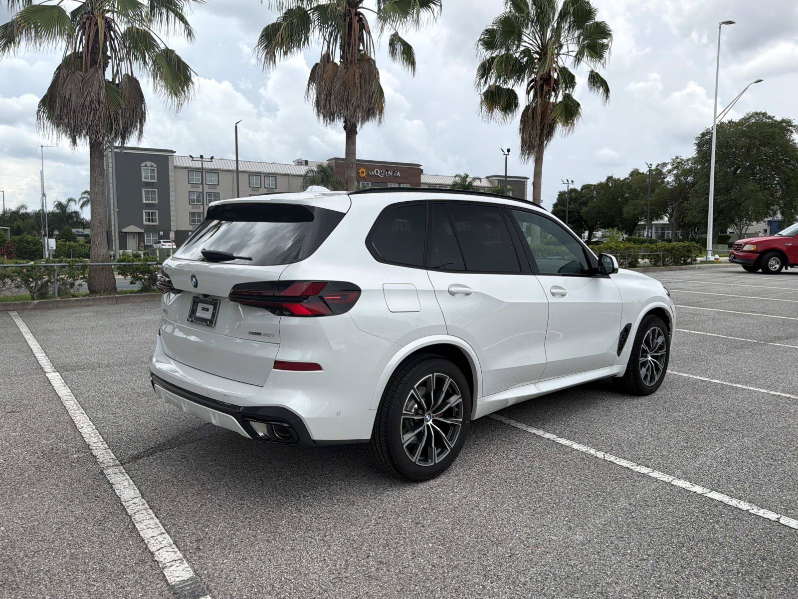 New 2026 BMW X5 sDrive40i SUV