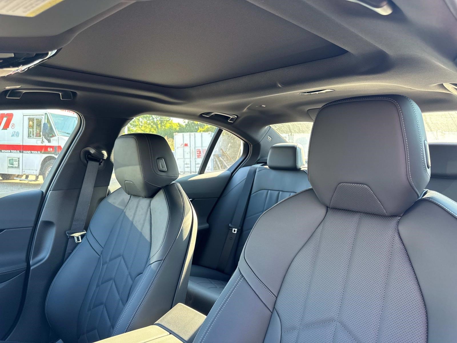 2026 BMW i5 40 - Photo 33