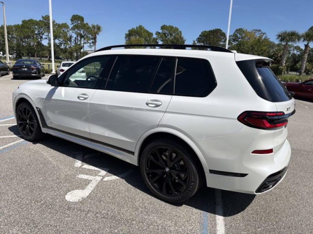 New 2026 BMW X7 xDrive40i xDrive40i Sports Activity Vehicle
