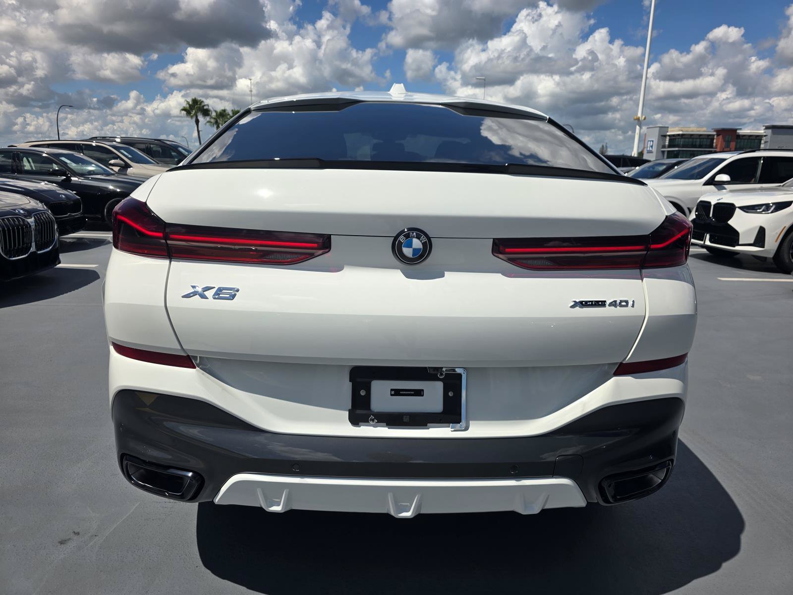 New 2027 BMW X6 xDrive40i SUV