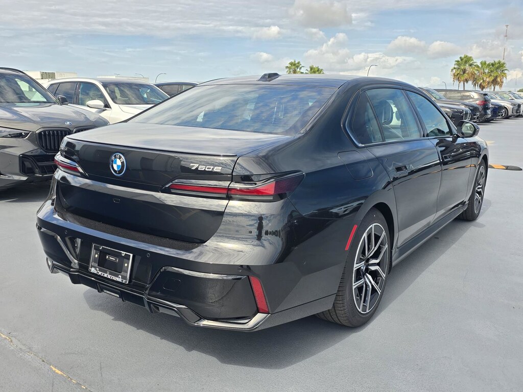 New 2026 BMW 750e xDrive Sedan
