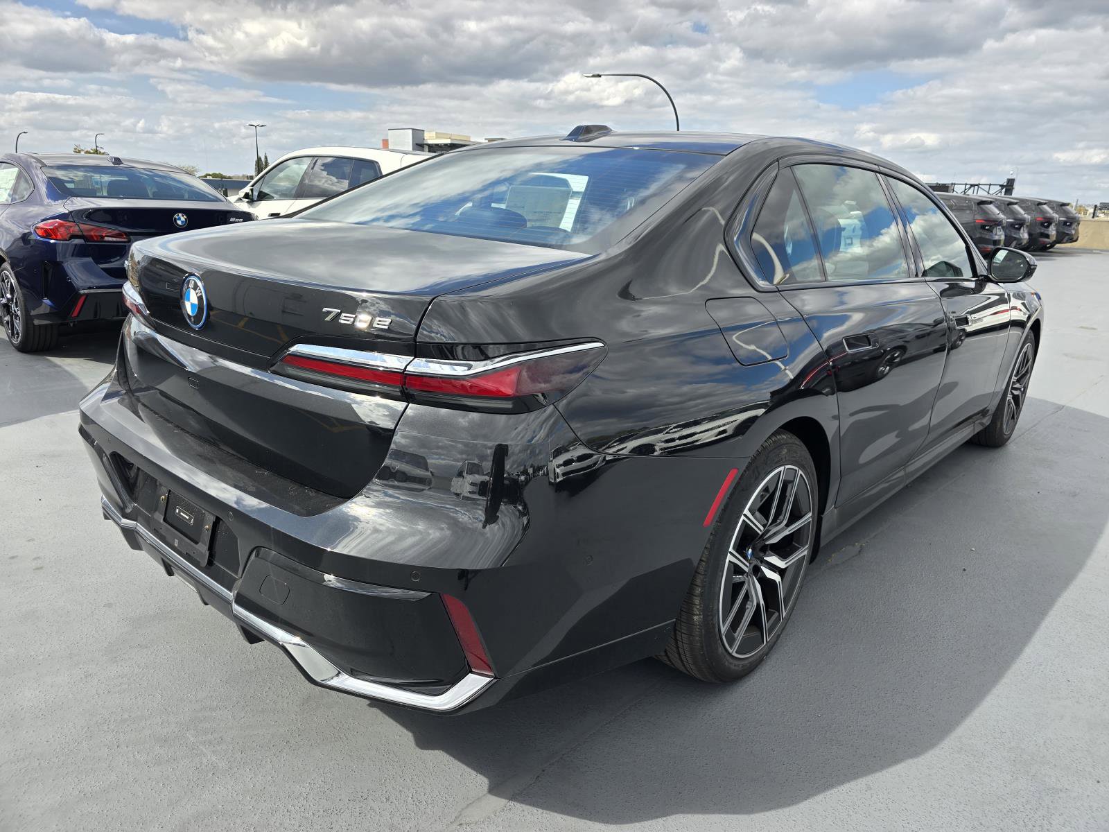 New 2026 BMW 750e xDrive Sedan