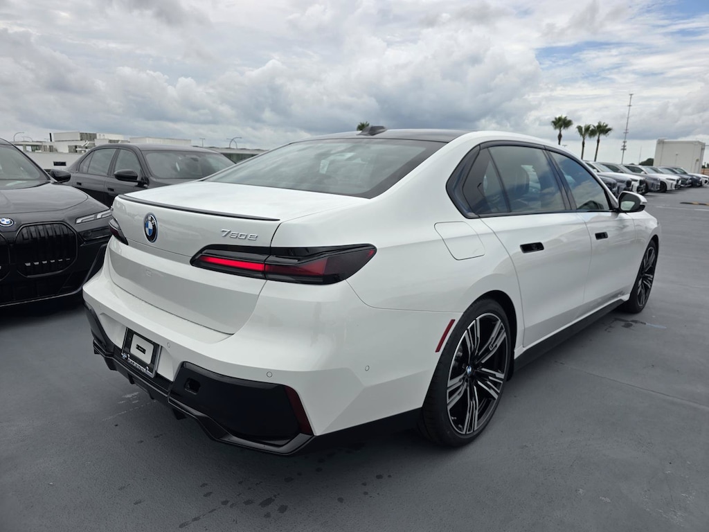 New 2026 BMW 750e xDrive Sedan
