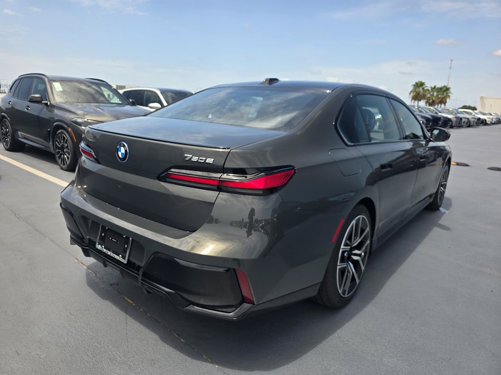 New 2026 BMW 750e xDrive Sedan