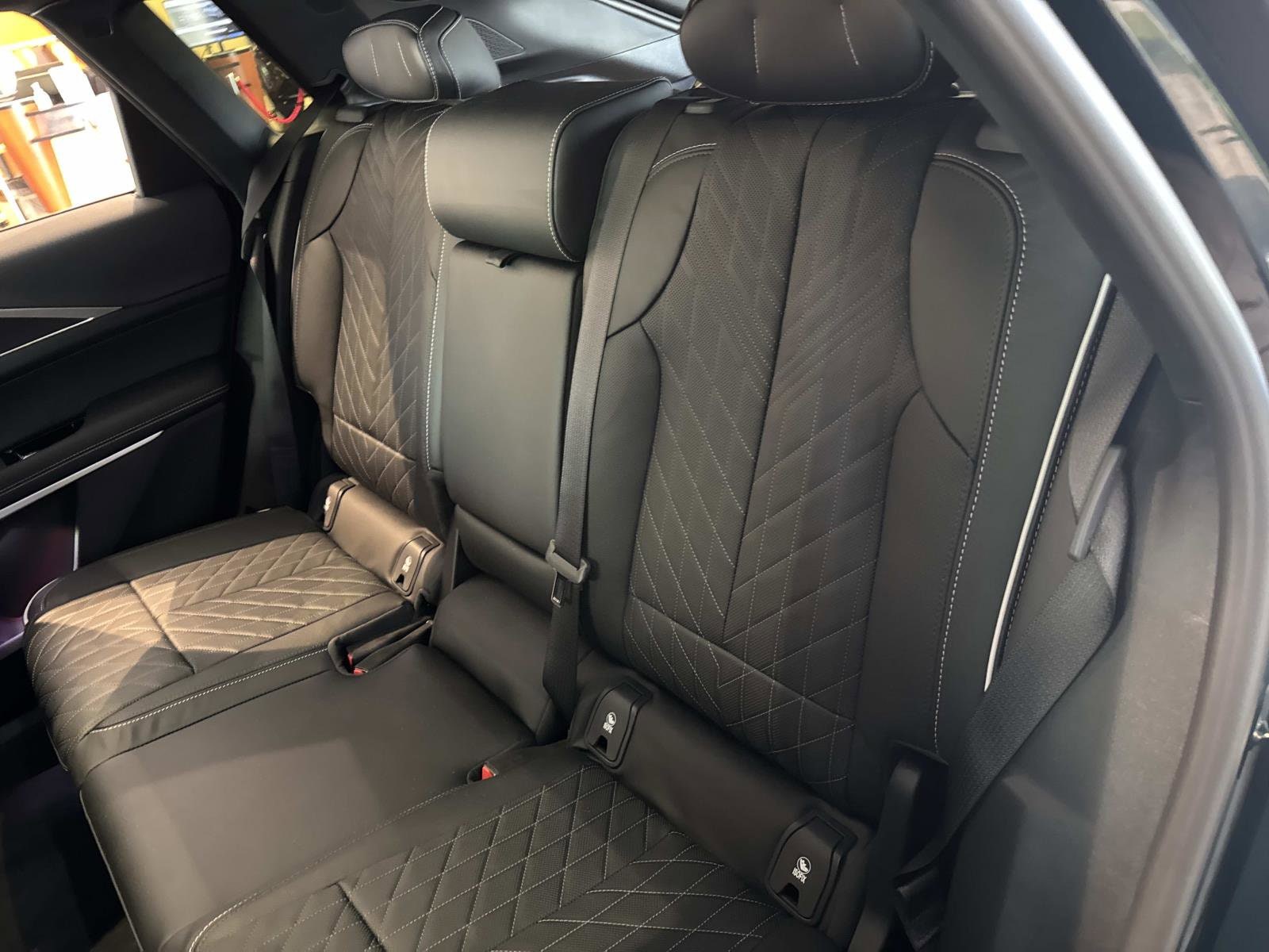 2026 Cadillac LYRIQ V Premium - Photo 10