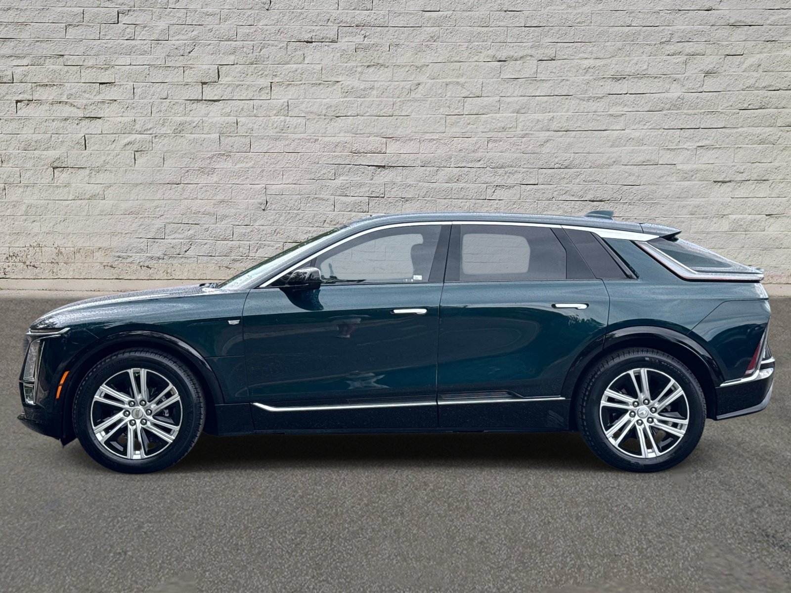 Used 2024 Cadillac LYRIQ Tech with VIN 1GYKPMRK2RZ137556 for sale in Jacksonville, FL