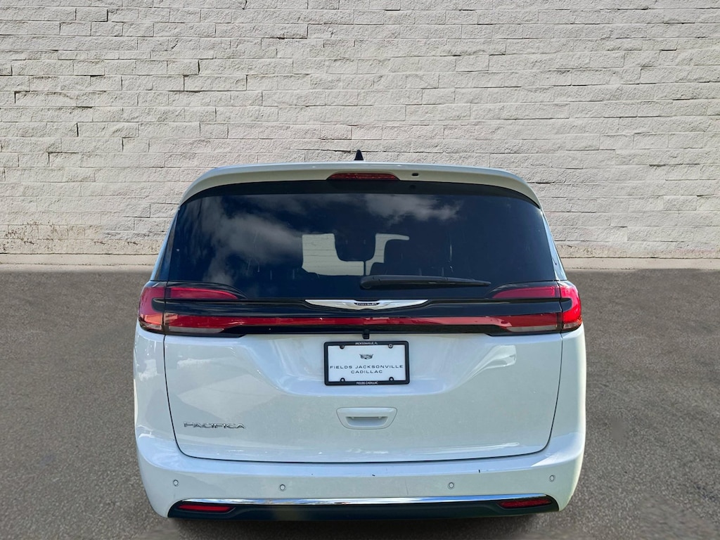 Used 2026 Chrysler Pacifica Select