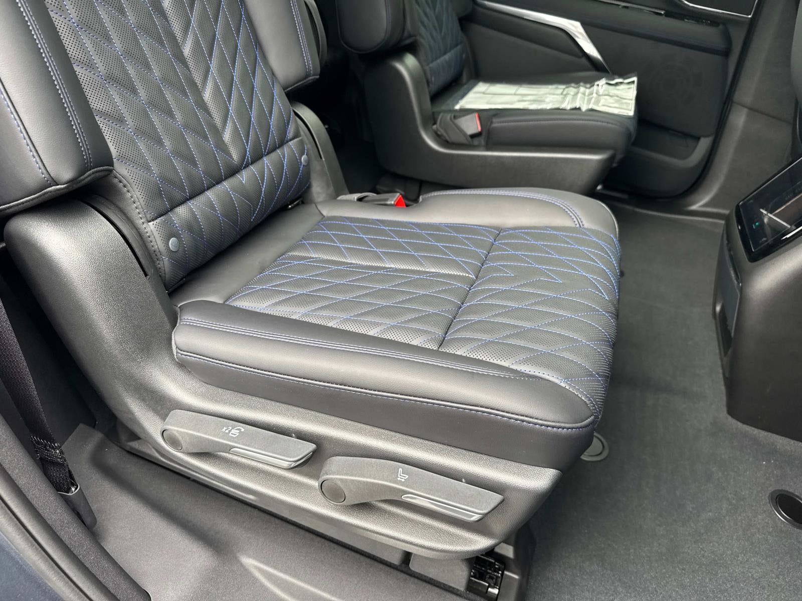 2025 Cadillac Escalade IQ Luxury 1 - Photo 27
