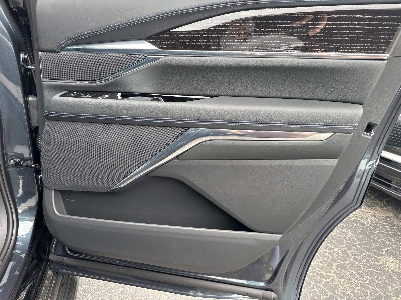 2025 Cadillac Escalade IQ Luxury 1 - Photo 26