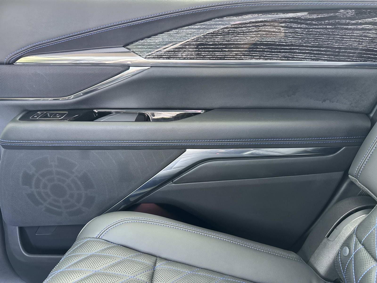 2025 Cadillac Escalade IQ Sport 1 - Photo 15