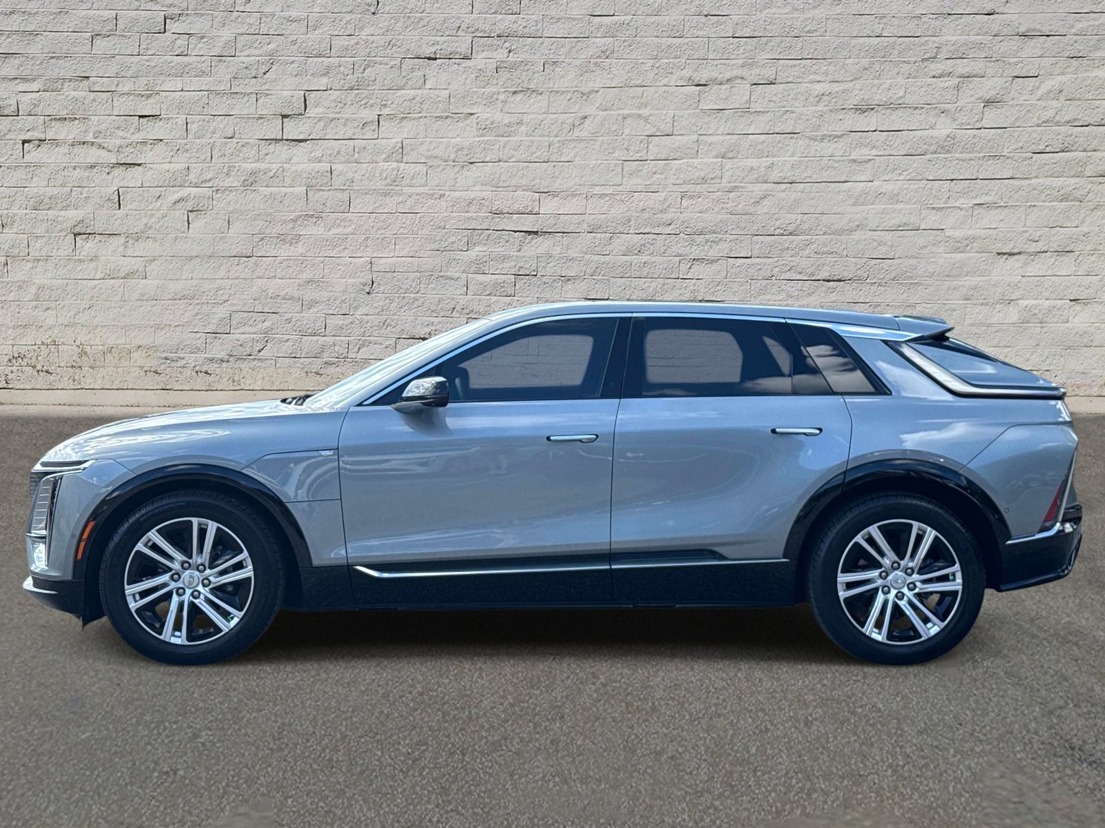 Used 2024 Cadillac LYRIQ Tech with VIN 1GYKPMRK6RZ142324 for sale in Jacksonville, FL