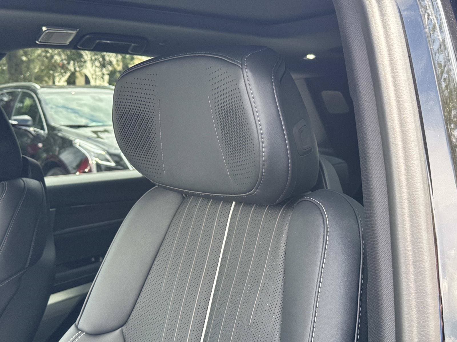 2027 Cadillac VISTIQ Sport - Photo 14