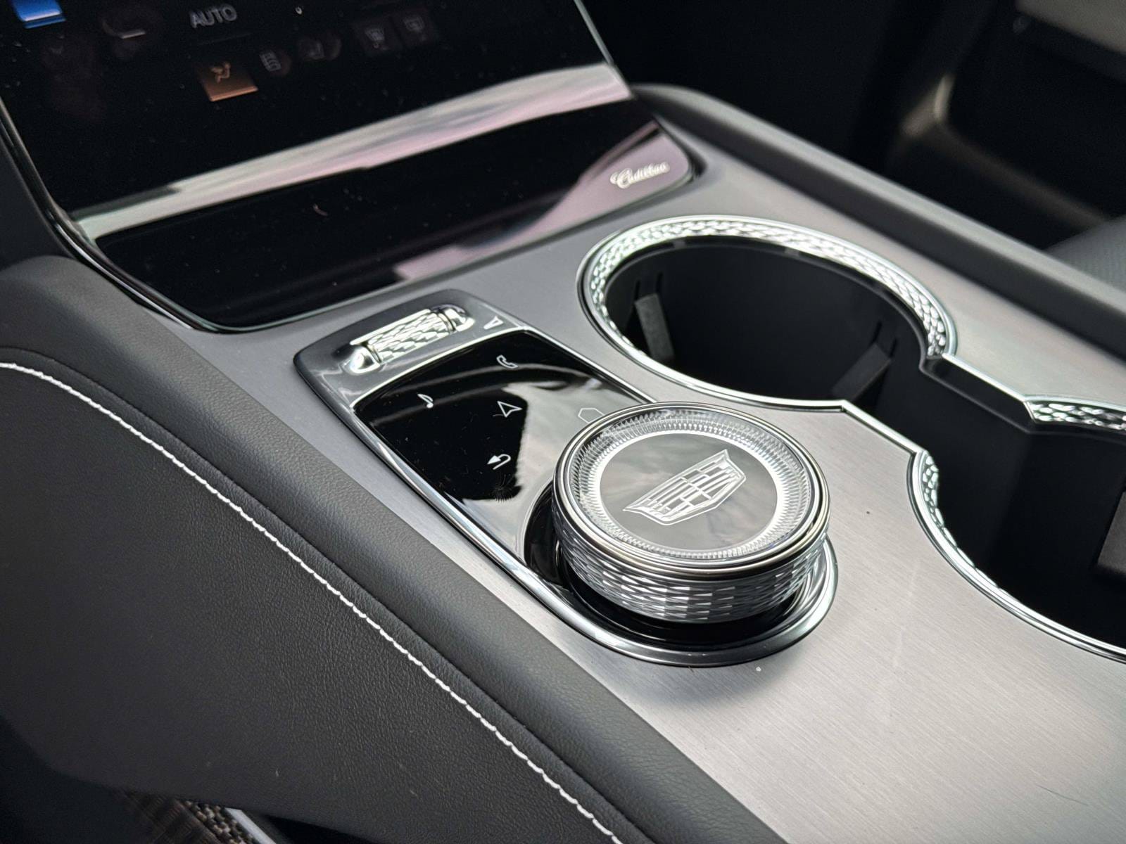 2027 Cadillac VISTIQ Sport - Photo 23