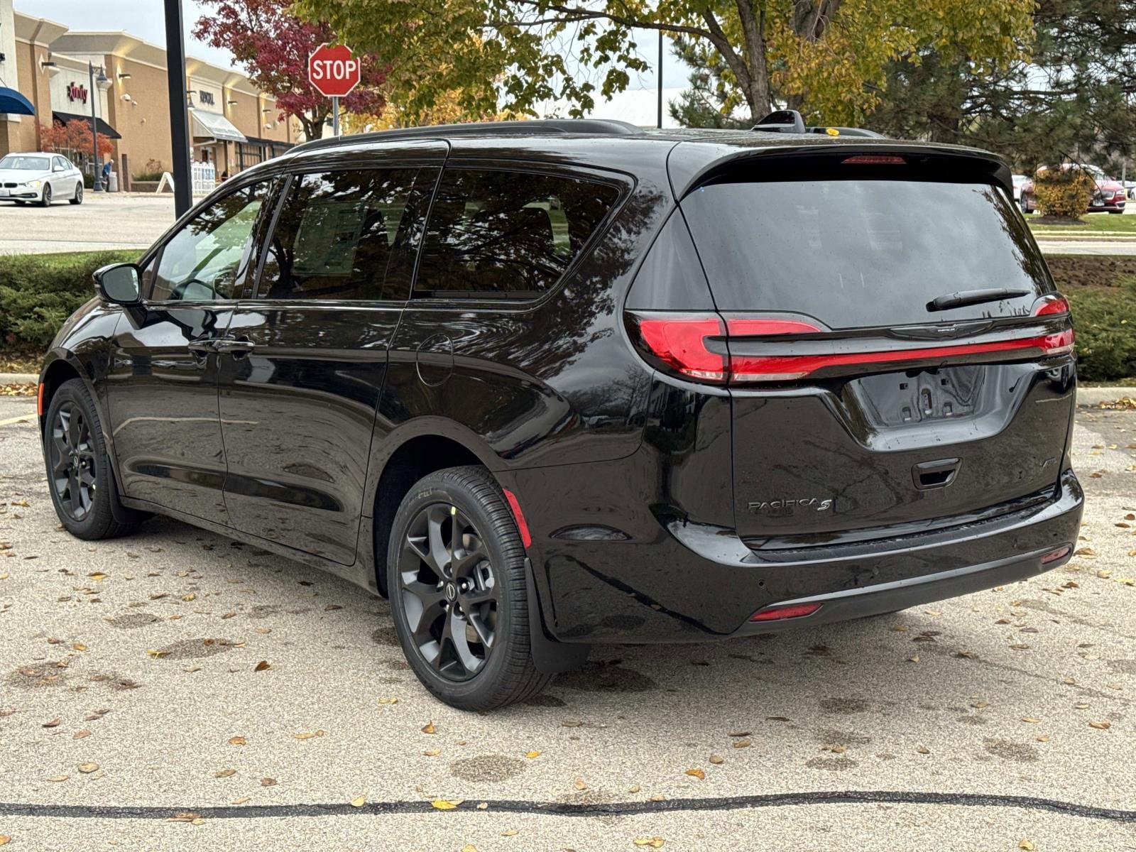 2026 Chrysler Pacifica Select - Photo 7